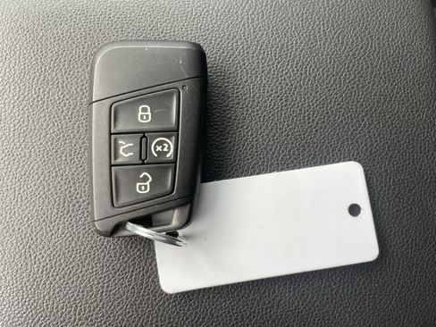 Used 2020 Volkswagen Tiguan SEL AWD/4WD image 31