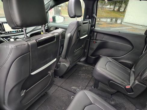 New 2026 Chrysler Pacifica Select image 31