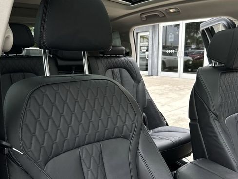 Used 2023 BMW X7 xDrive40i image 46