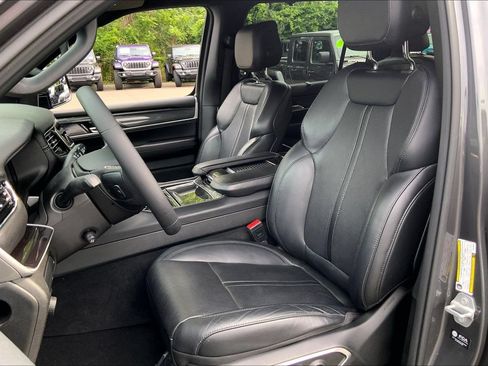 Certified 2023 Jeep Wagoneer 4WD w/ Premium Group I image 8