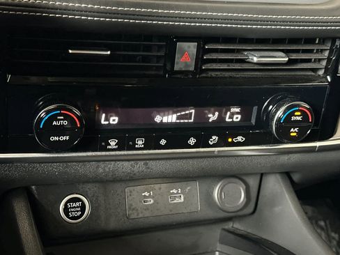 Used 2022 Nissan Rogue SV image 22