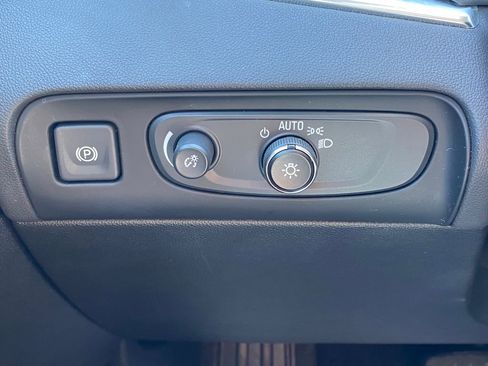Used 2020 Buick Enclave Essence FWD image 26
