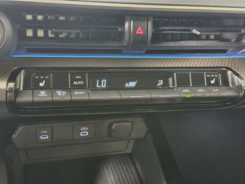 Used 2024 Toyota Prius XLE FWD image 17
