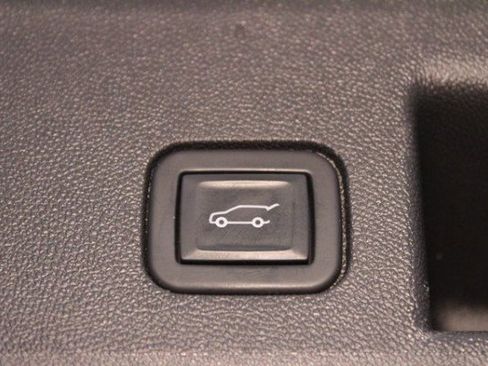 Certified 2022 Chevrolet Equinox RS w/ Infotainment Package image 18