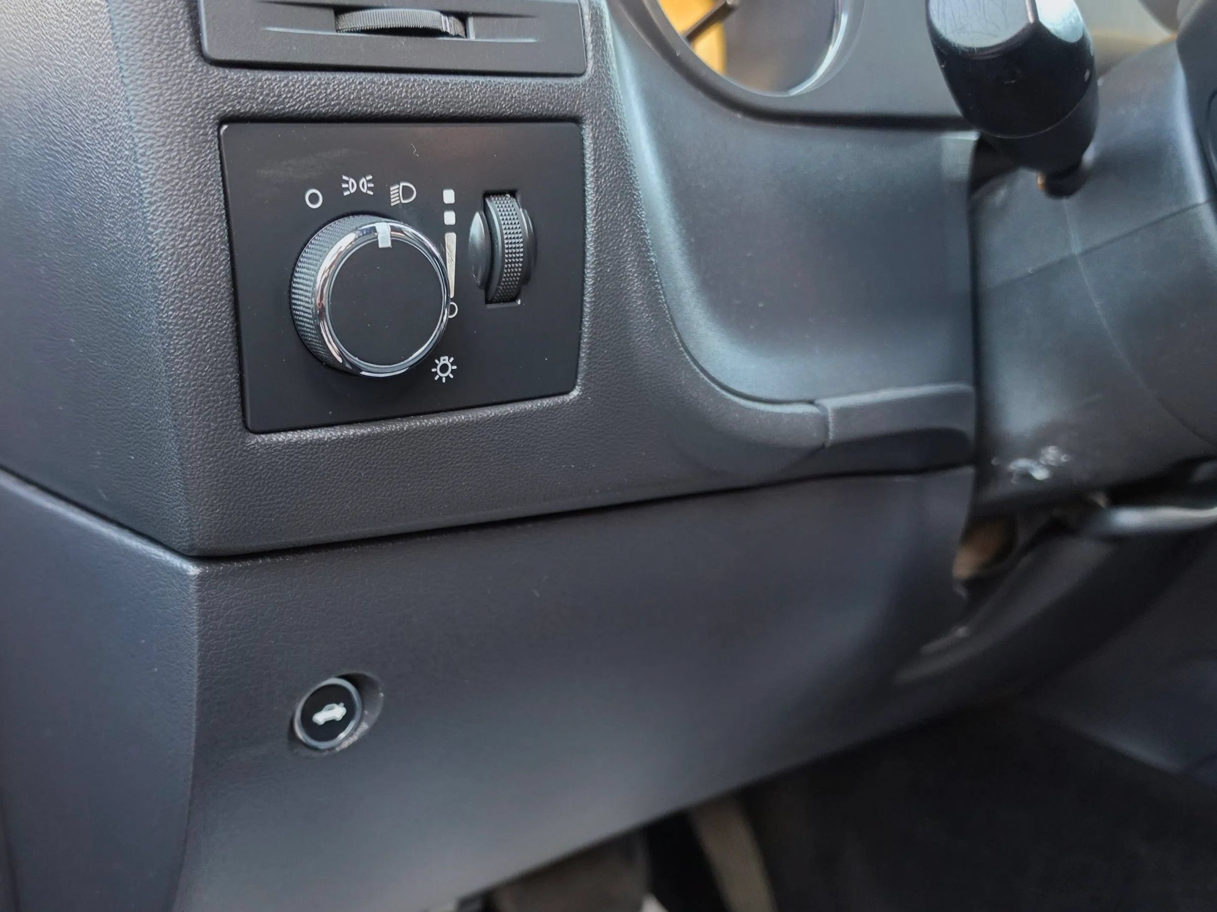 Used 2014 Dodge Challenger SXT RWD image 21