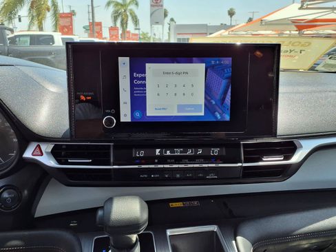 Certified 2025 Toyota Sienna LE FWD image 23