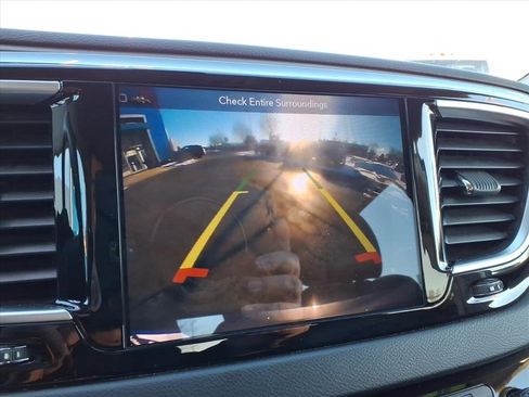 Used 2018 Chrysler Pacifica Touring-L Plus image 29