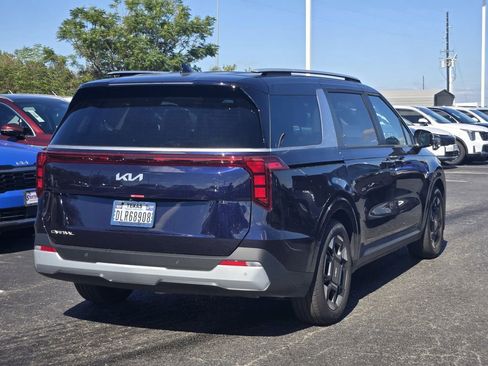 Used 2026 Kia Carnival EX image 3