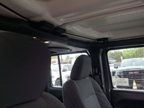 Used 2023 Jeep Gladiator Sport w/ Trailer Tow Package AWD/4WD image 13