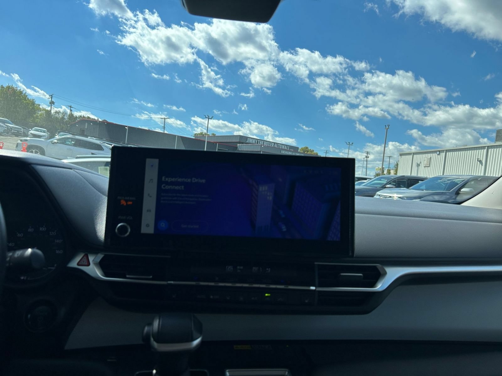 Used 2025 Toyota Sienna XLE FWD image 16