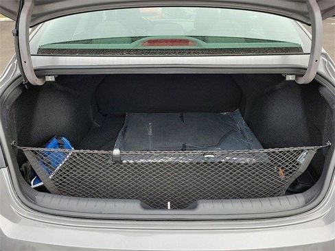 Used 2025 Hyundai Elantra SE image 10