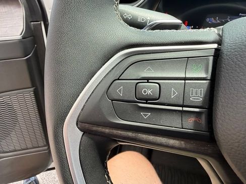 Used 2025 Jeep Grand Cherokee L Limited AWD/4WD image 41