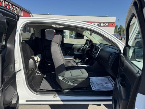 Used 2020 Chevrolet Colorado LT w/ Safety Package RWD image 10