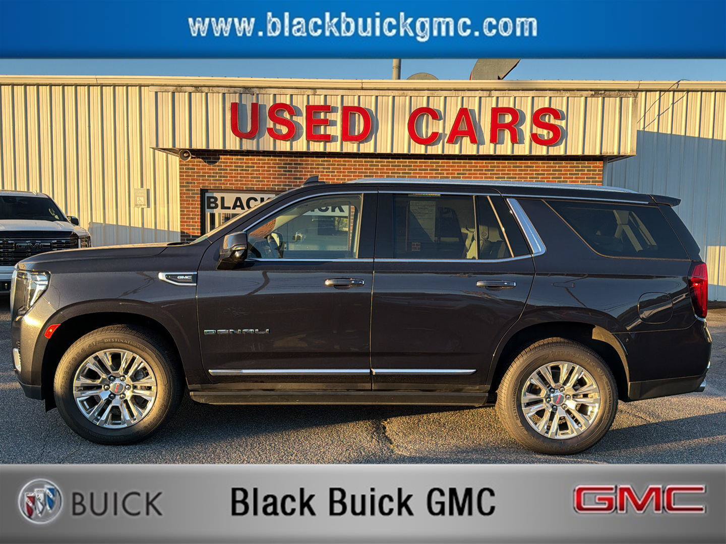 Used 2023 GMC Yukon Denali AWD/4WD image 1