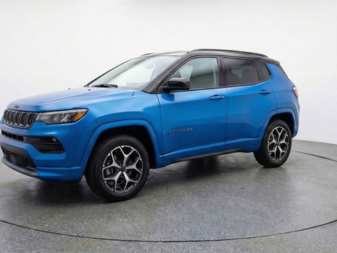Used 2025 Jeep Compass Limited AWD/4WD image 3