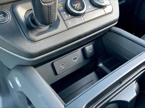 Used 2023 Land Rover Defender 90 X-Dynamic SE image 33