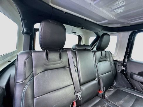 Used 2022 Jeep Wrangler Unlimited Rubicon 4xe w/ Cold Weather Group AWD/4WD image 31