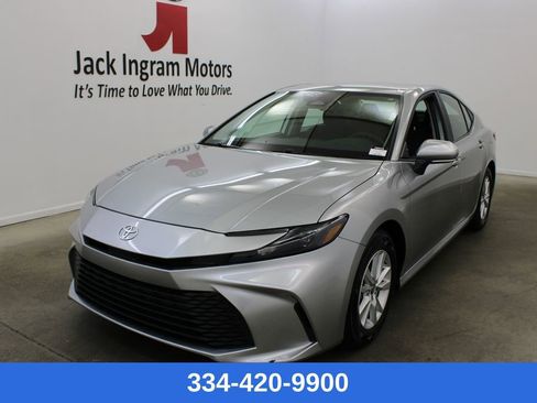 Used 2025 Toyota Camry LE FWD image 1