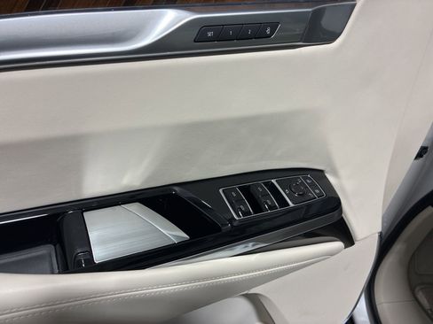 Used 2025 Cadillac Escalade Sport Platinum w/ LPO, ONYX Package image 7