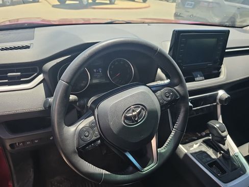 Used 2021 Toyota RAV4 XLE w/ XLE Grade Weather Package AWD/4WD image 6