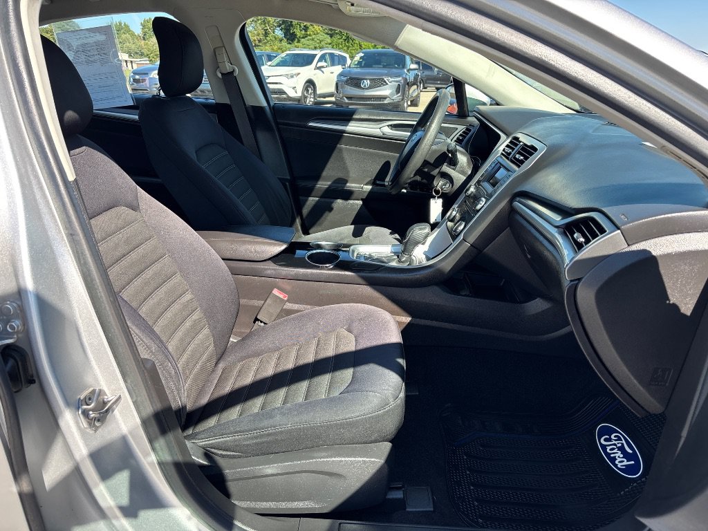 Used 2014 Ford Fusion SE FWD image 22