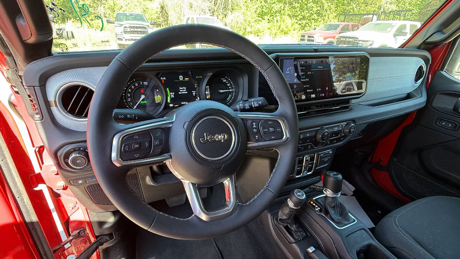 Used 2025 Jeep Wrangler Unlimited Sahara w/ Safety Group AWD/4WD image 25