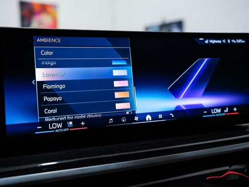 Used 2025 BMW X7 xDrive40i w/ Executive Package image 88