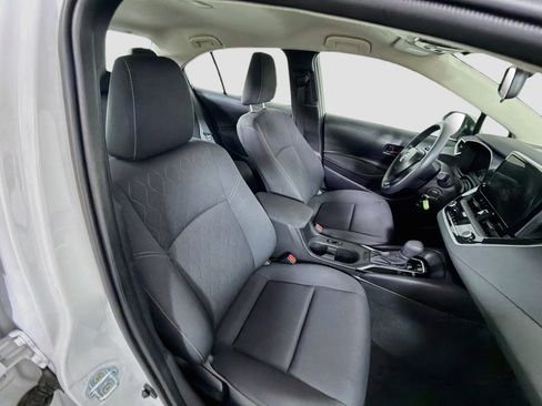 Used 2025 Toyota Corolla LE FWD image 30
