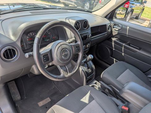 Used 2011 Jeep Patriot Latitude FWD image 16