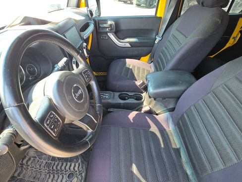 Used 2015 Jeep Wrangler Unlimited Rubicon w/ Connectivity Group AWD/4WD image 12
