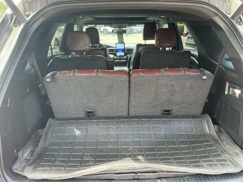 Used 2021 Ford Explorer Platinum w/ Equipment Group 601A AWD/4WD image 17