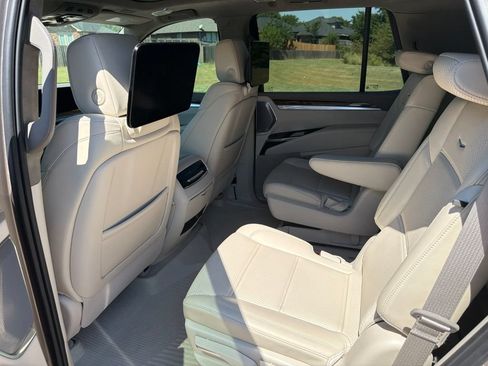 Used 2025 Cadillac Escalade Sport Platinum w/ LPO, Floor Liner Package AWD/4WD image 12