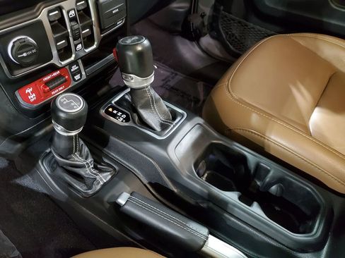 Used 2021 Jeep Wrangler Unlimited Rubicon w/ Cold Weather Group AWD/4WD image 36