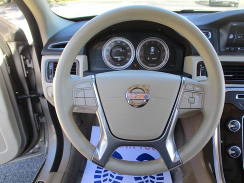 Used 2013 Volvo XC70 3.2 image 12