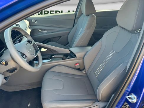 Used 2025 Hyundai Elantra Sport FWD image 11