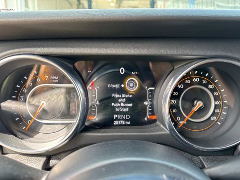 Used 2018 Jeep Wrangler Unlimited Sahara image 19