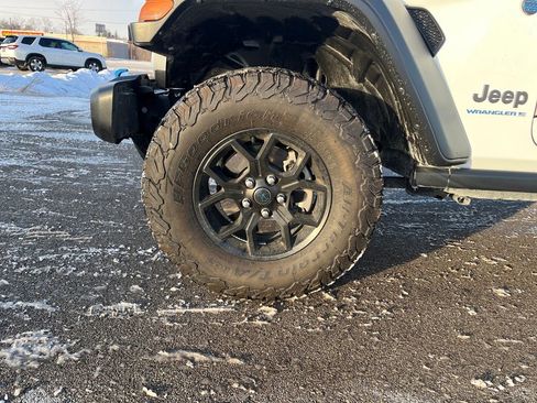 Used 2024 Jeep Wrangler Unlimited image 29