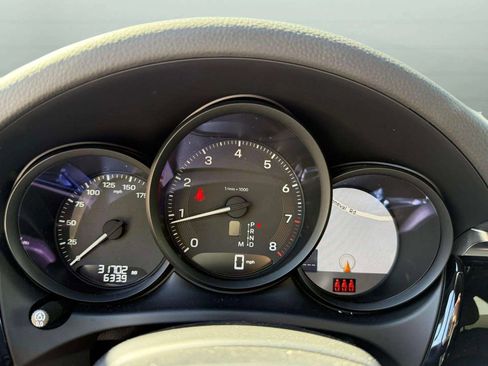 Used 2024 Porsche Macan AWD/4WD image 38