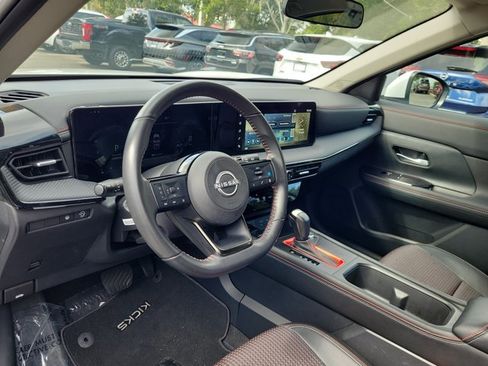 Used 2025 Nissan Kicks SR FWD image 17