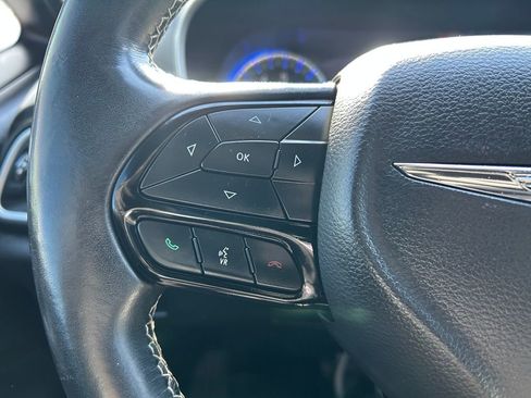 Used 2020 Chrysler Pacifica Touring-L Plus image 19