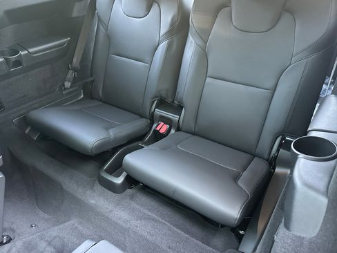 New 2025 Volvo XC90 B6 Plus w/ Protection Package Premier image 17