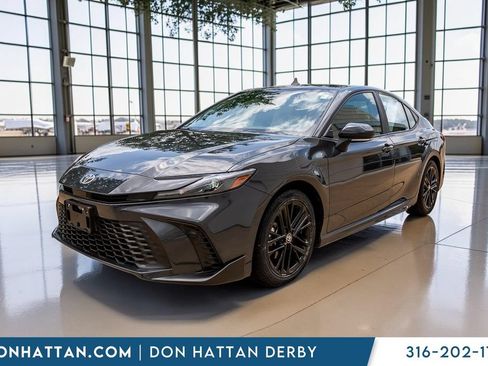 Used 2025 Toyota Camry SE FWD image 31