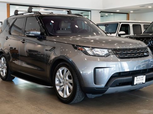 Used 2017 Land Rover Discovery SE AWD/4WD image 3