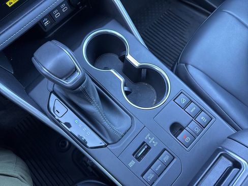 Used 2023 Toyota Highlander XLE image 38