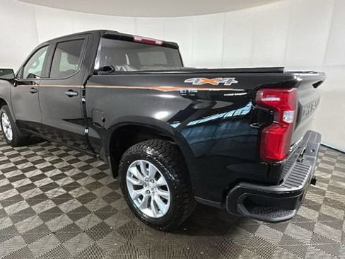 Used 2020 Chevrolet Silverado 1500 Custom w/ Custom Value Package AWD/4WD image 4