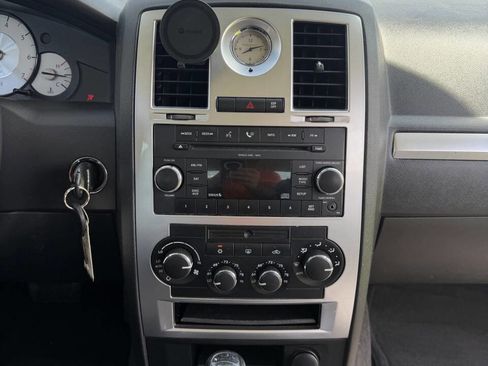 Used 2009 Chrysler 300 Touring RWD image 33