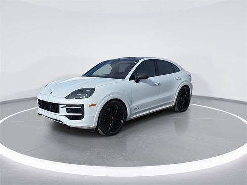 Used 2025 Porsche Cayenne GTS image 4