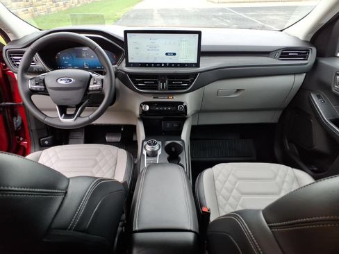 Used 2023 Ford Escape Platinum w/ Premium Technology Package AWD/4WD image 31