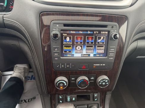 Used 2016 Chevrolet Traverse LT w/ Style and Technology Package image 14
