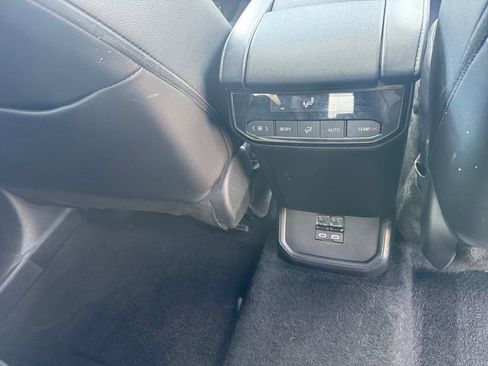 Used 2024 Toyota Highlander XLE AWD/4WD image 21
